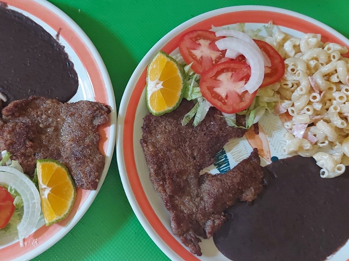 Milanesa de Res Empanizada con Espagueti o Coditos