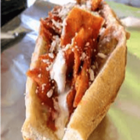 Lonche de Chilaquiles Rojos