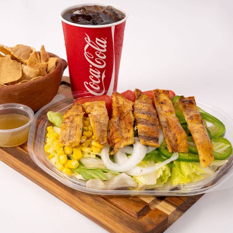 Ensalada del Sur con Pollo y Refresco 600 Ml.