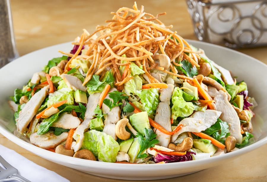 Sheila´s Cashew Chicken and Avocado Salad