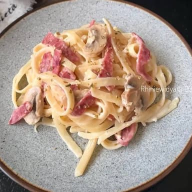 Bowl de Fetuccine con Bacon Cheese y 3 Panes Ajo