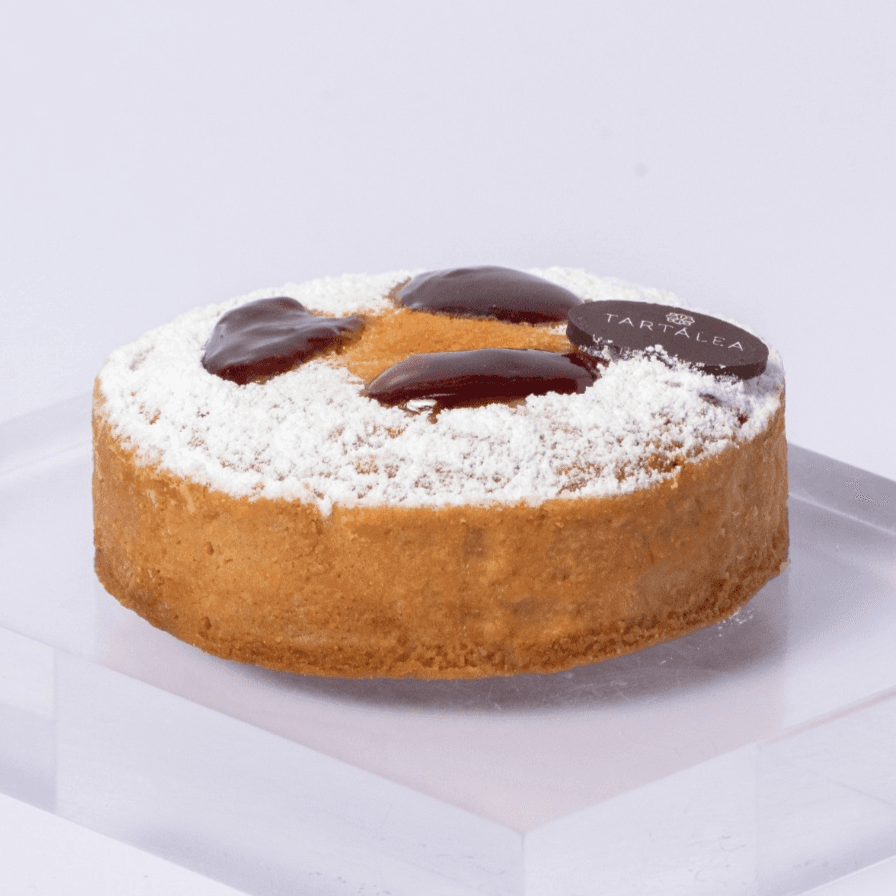 TARTA DE ALMENDRA CON PERAS AL VINO TINTO