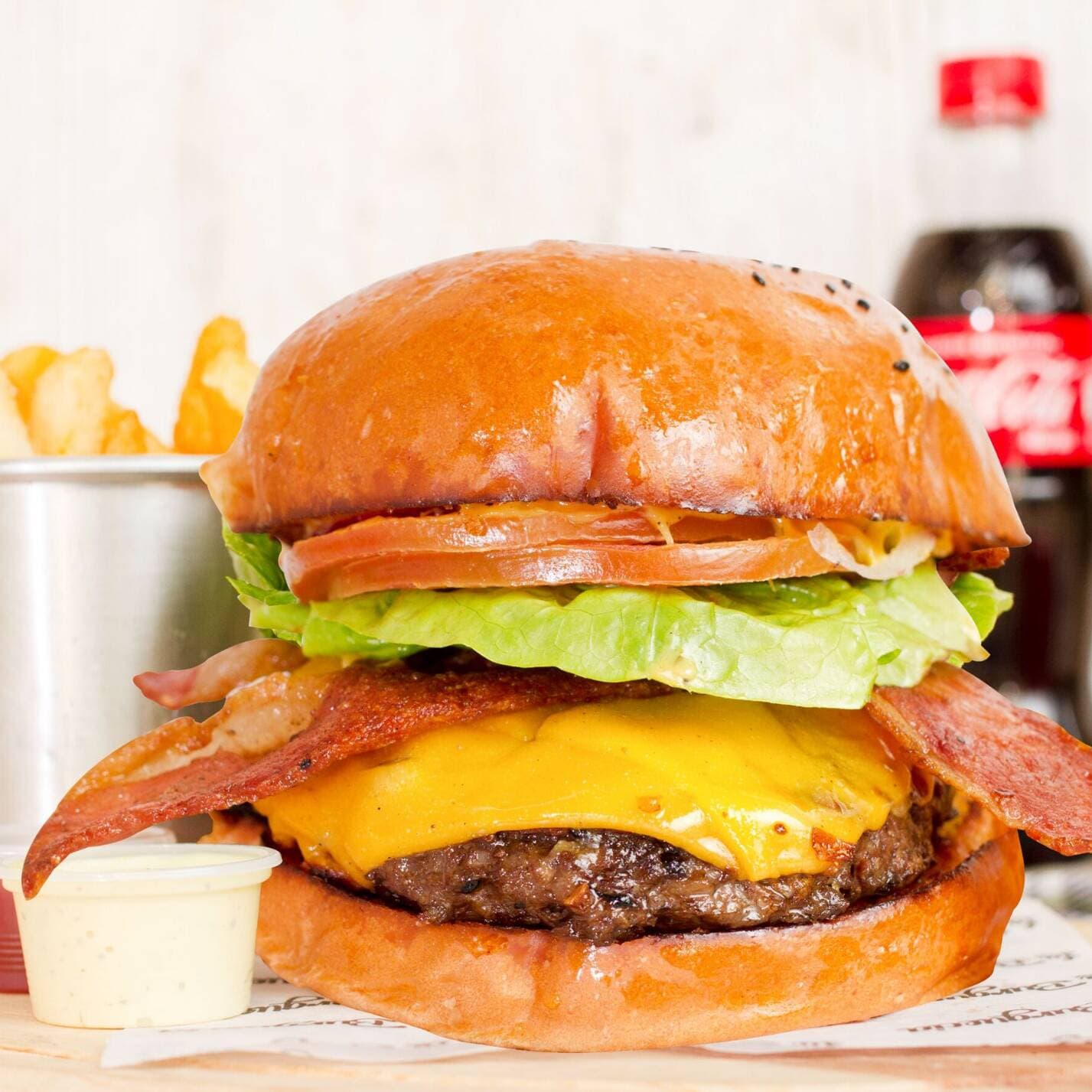 Combo Hamburguesa Clásica + Papas + Bebida