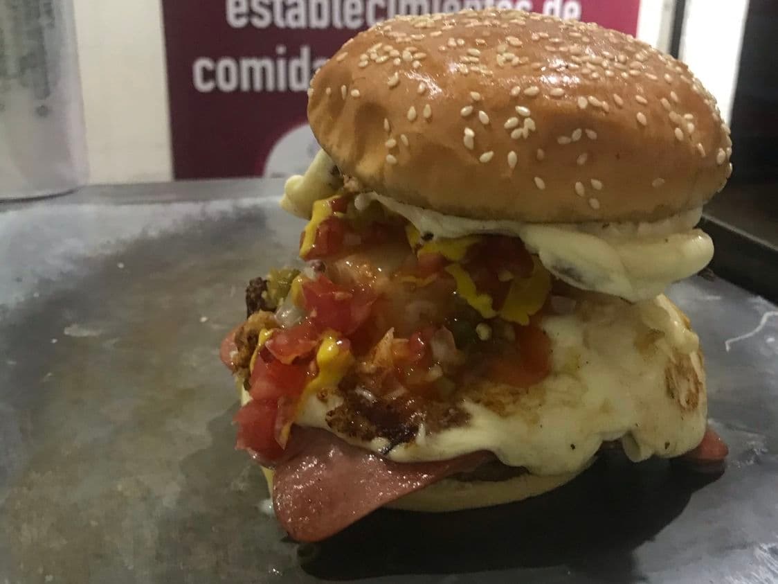 Hamburguesa Super Monstruo de Arrachera