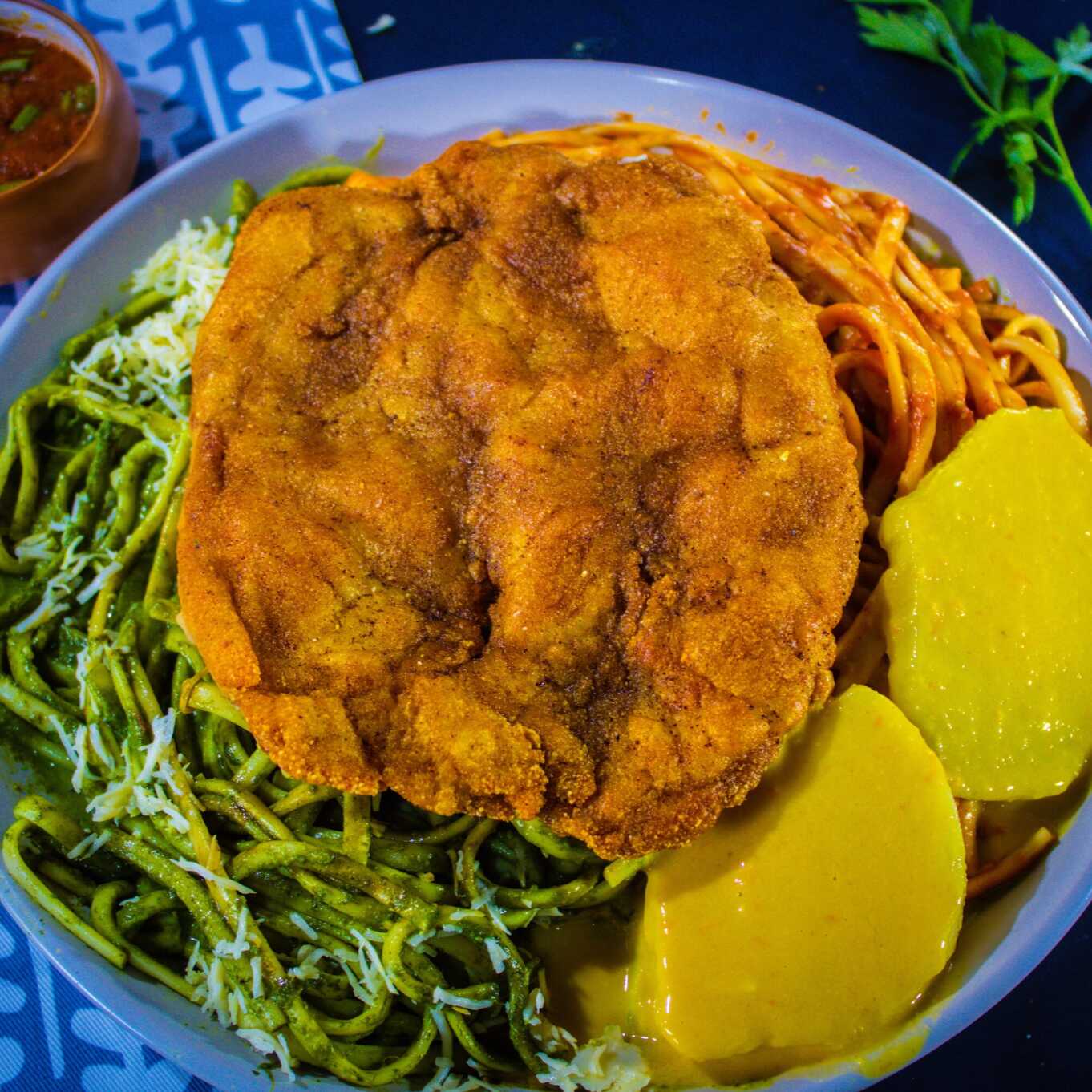 Milanesa + Tallarín Verde + Tallarín Rojo