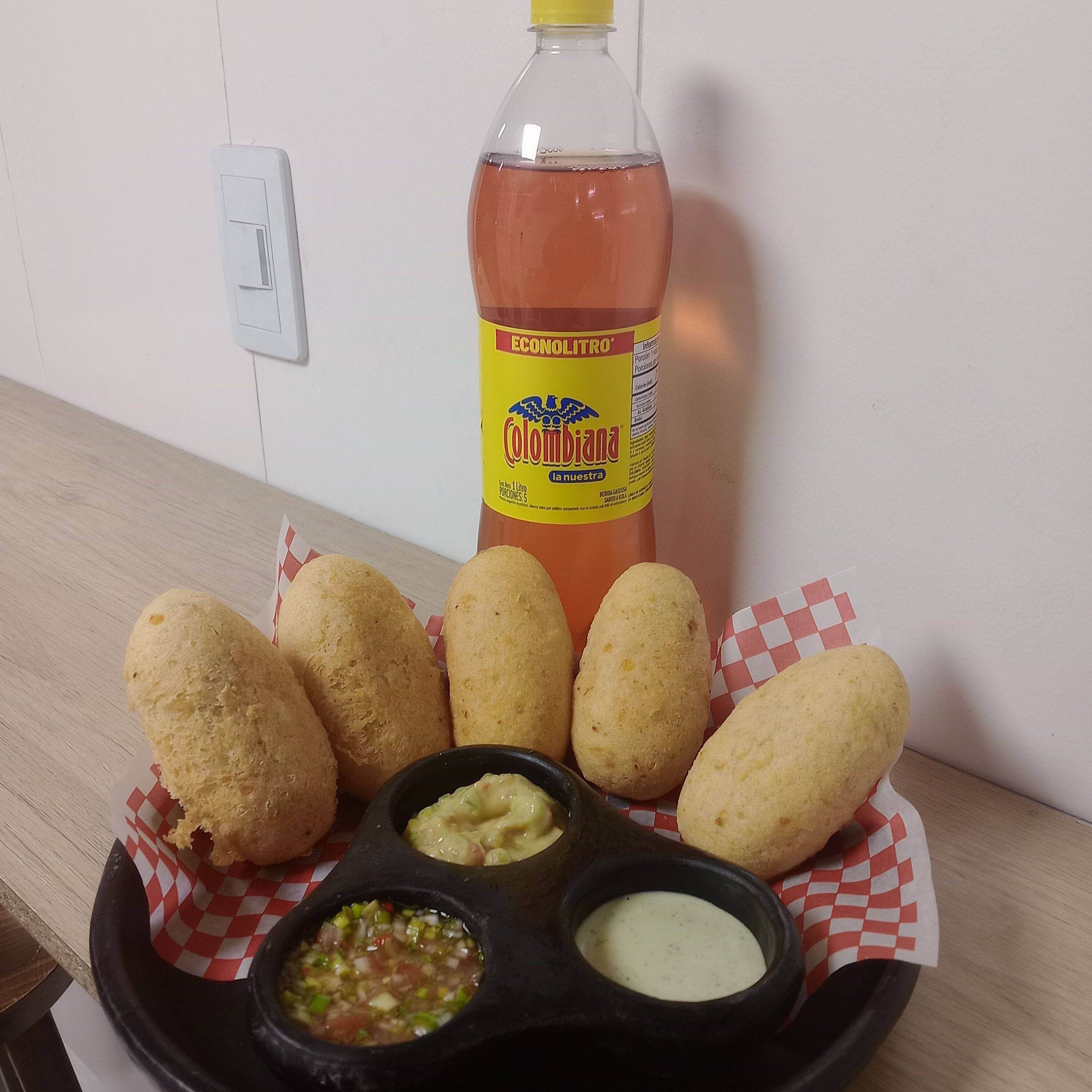 5pasteles de yuca y gaseosa