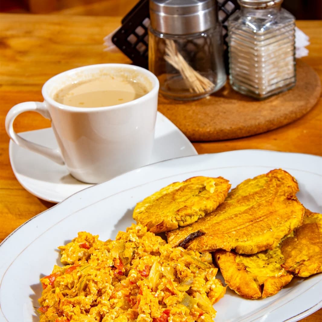 Huevos Pericos + Acompañante + Natumalta