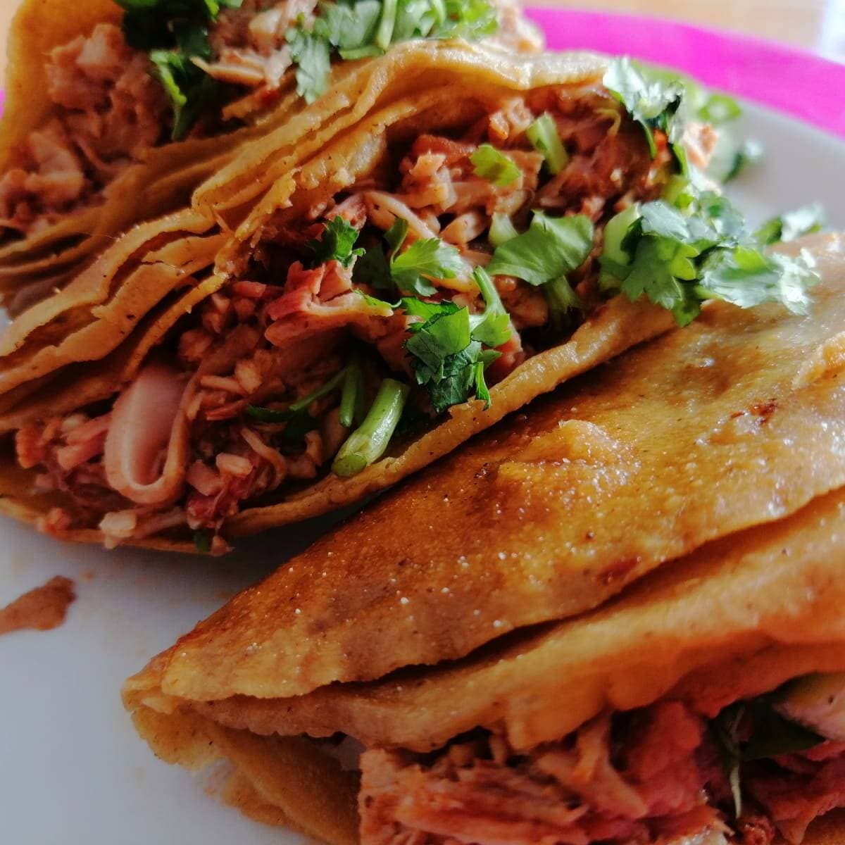 3 Tacos + Refresco+ Consomé