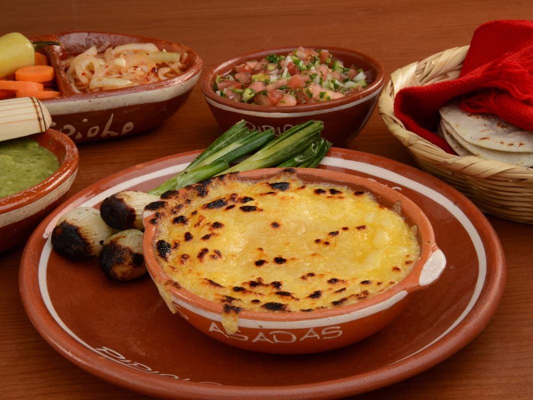 Queso Fundido con Chorizo