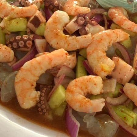 Aguachile mixto con pulpo