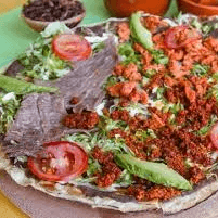 Tlayuda con Cecina y Tasajo