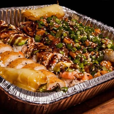 Charola Mediana con 2 Rollos  y Teriyaki de Pollo