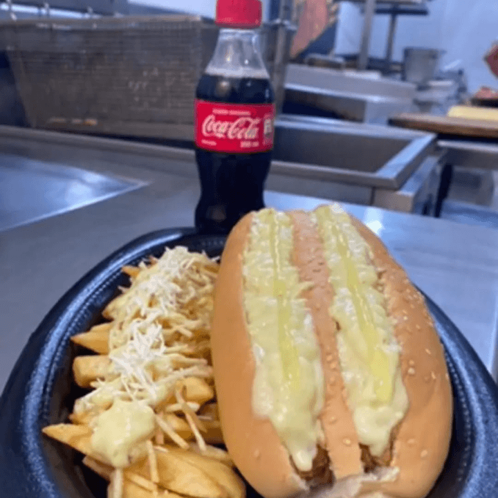 Perro Gemelo Gratinado + Papas + Gaseosa