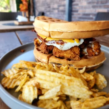 Waffle Pollo & Tocino