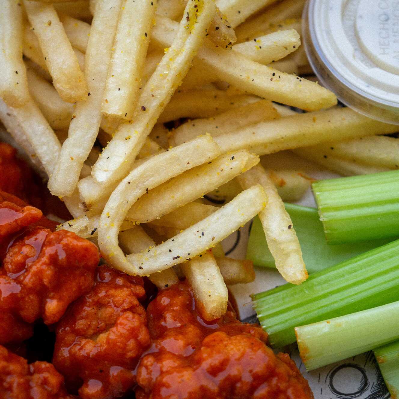 Boneless + Papas+ Ranch