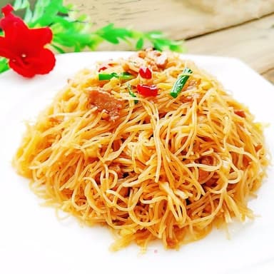 # Fideos de Arroz Frito con Tres Trituras