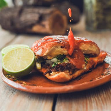 Torta de birria
