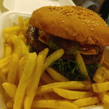 HAMBURGUESA CLASICA