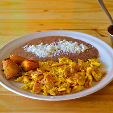 Huevos con Salchicha
