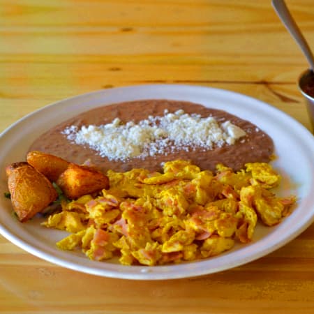 Huevos con Salchicha