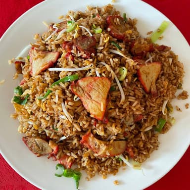Entero de Arroz Frito con Lechón