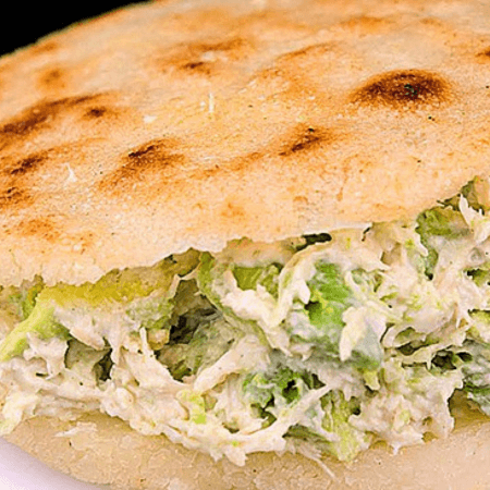 Arepa Reyna Sifrina (pollo y Aguacate).