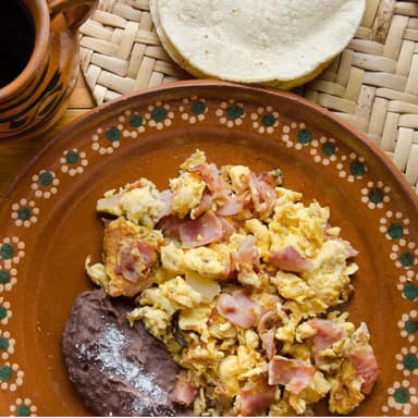 HUEVITOS CON JAMÓN