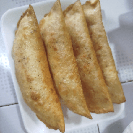 Empanada de pollo (1 pza).