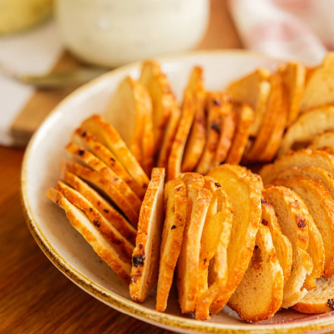 Tostadas de Ajo y Hierbas