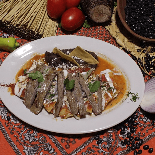 Chilaquiles con Arrachera