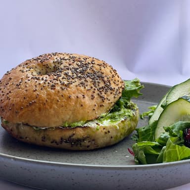 Bagel Pesto Oaxaqueño