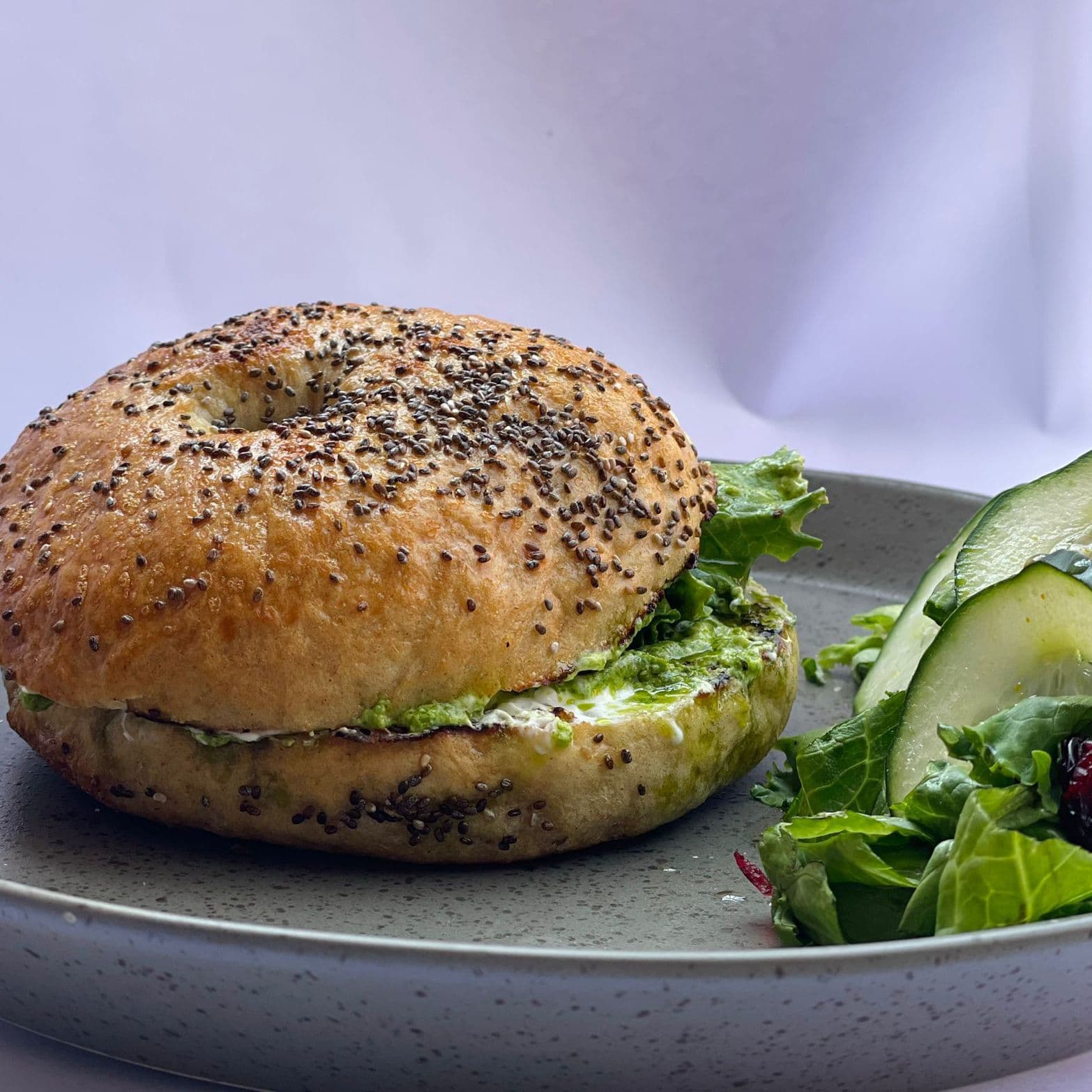 Bagel Pesto Oaxaqueño