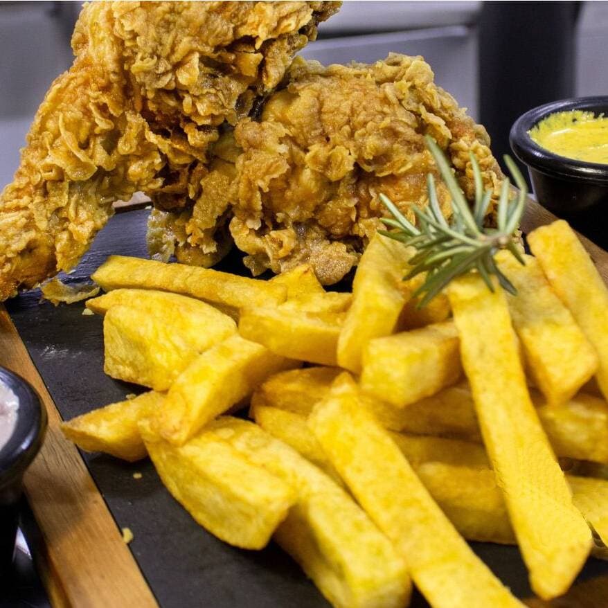 2 Pzas Pollo + Papas Aromatizadas