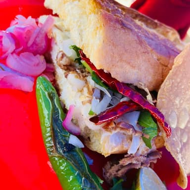 Torta De Birria De Res Con Queso