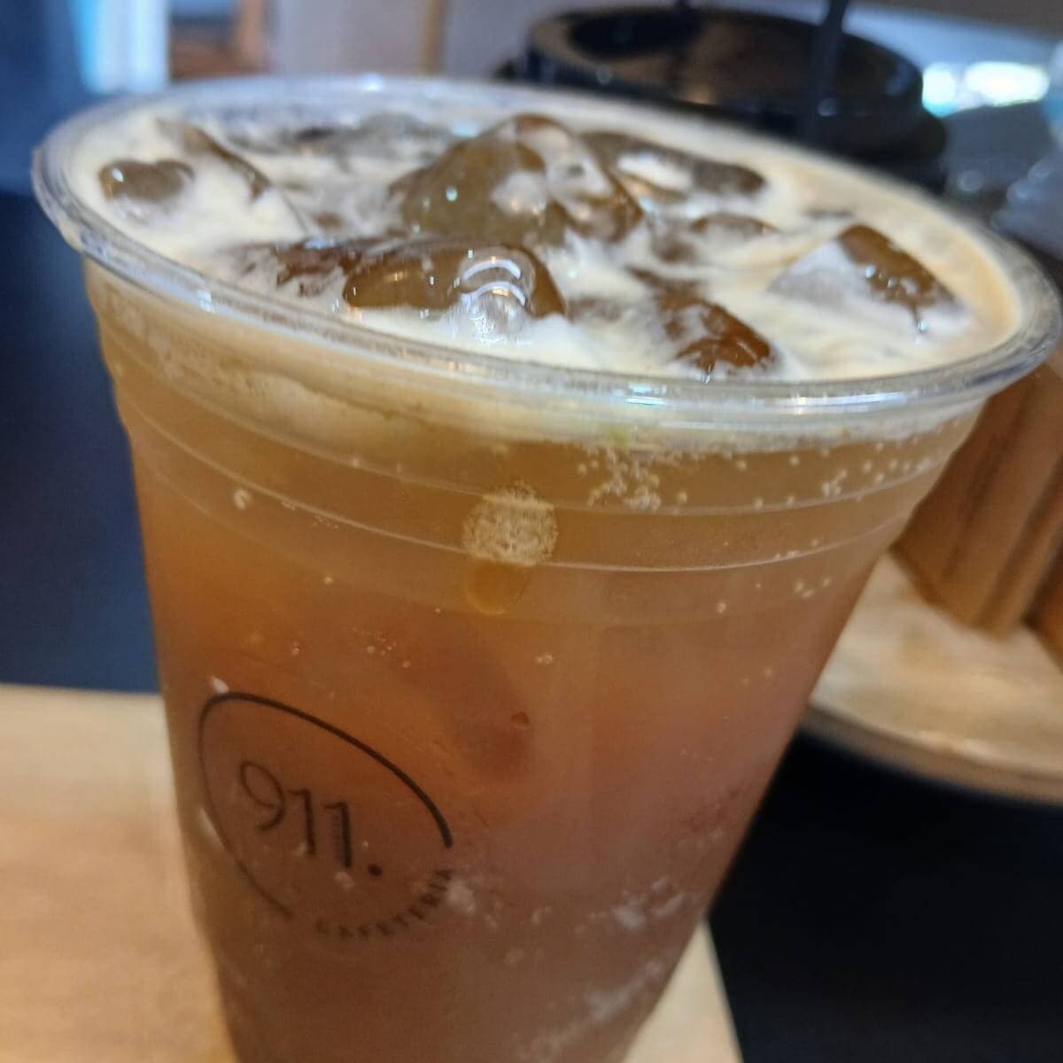 Americano Tonic en las Rocas (16 Onzas)