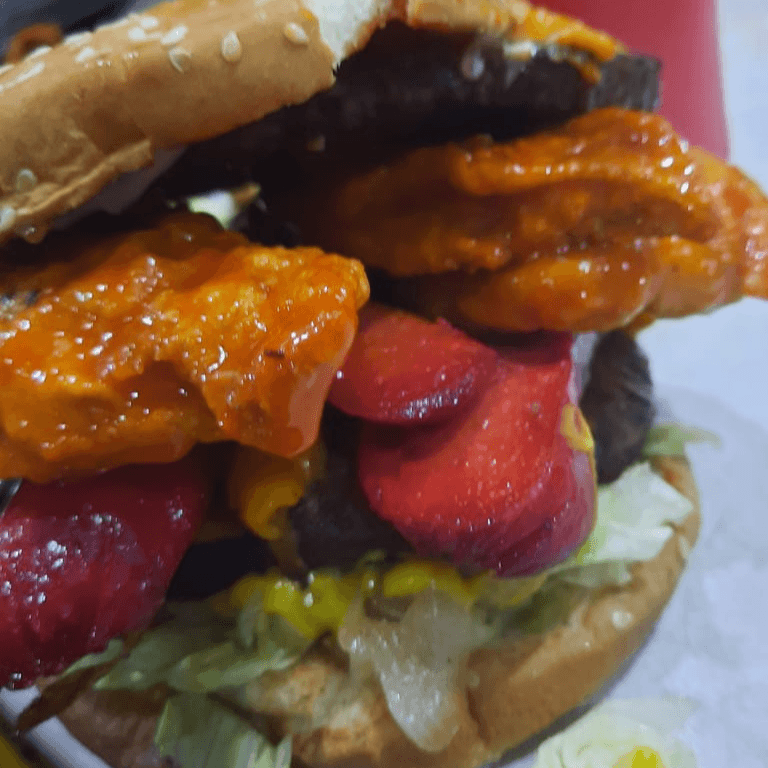 Combo Hamburguesa Malefica + Papas con Queso