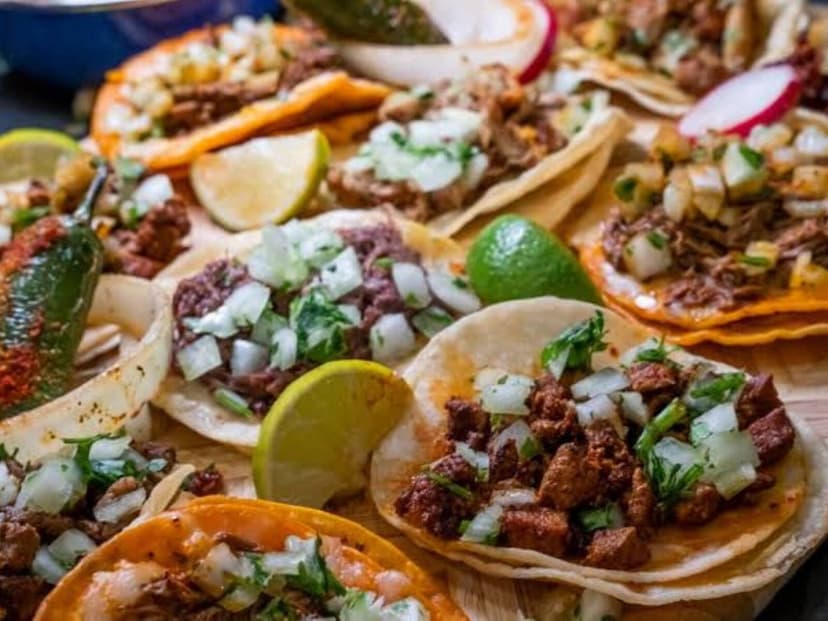 Tacos de Cabeza y Barbacoa Mely