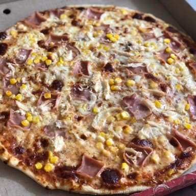 Pizza Jamón, Queso y Maíz
