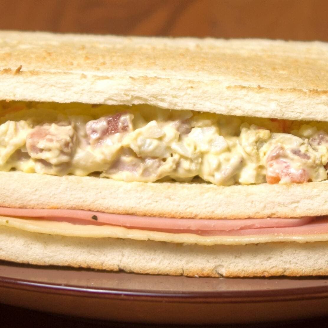 Sándwich Triple Tocino