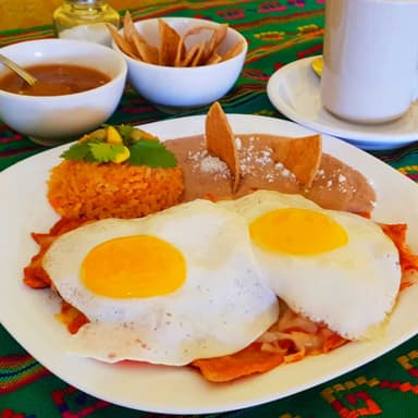 Chilaquiles con Huevo