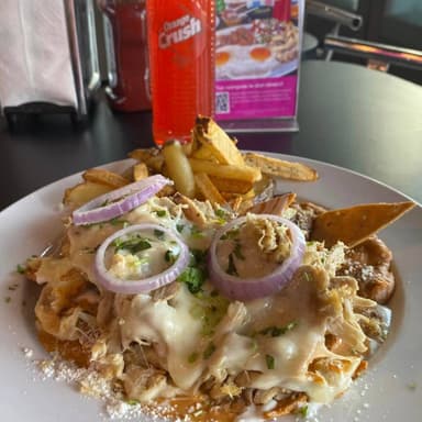 chilaquiles en salsa chipotle