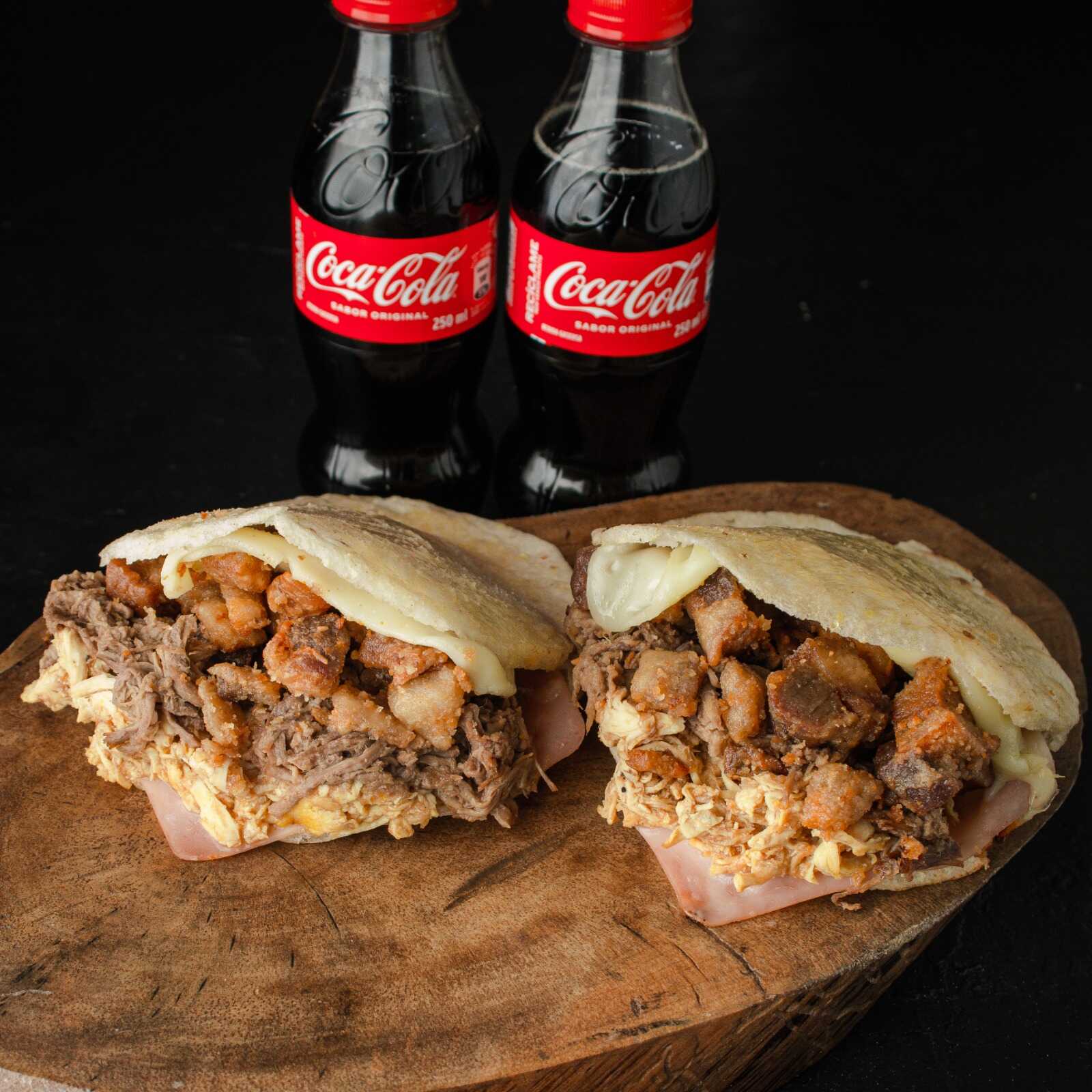 Combo 2 Arepas Extra Poderosa + Bebida.
