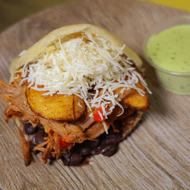 Arepa de Pabellon (plato Tipico Venezolano)