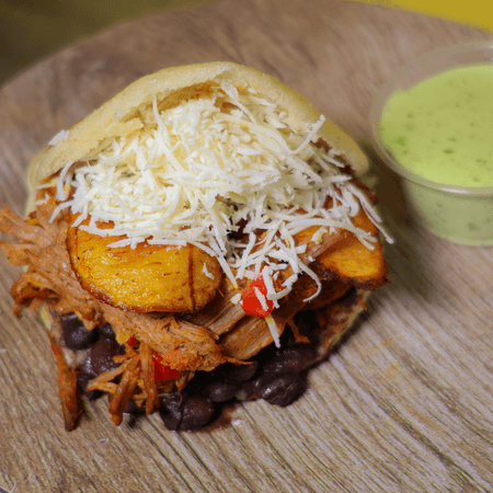 Arepa de Pabellon (plato Tipico Venezolano)