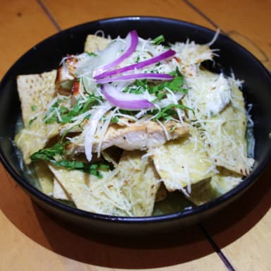 Chilaquiles Verdes con Huevo Estrellado