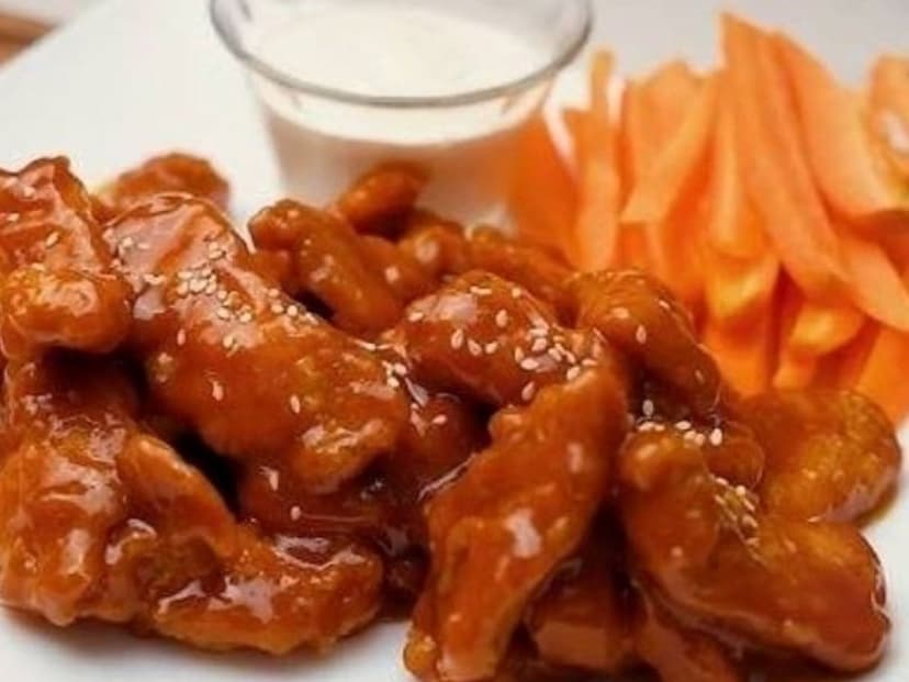 ZONA CERO (WINGS  AND BURRITOS)