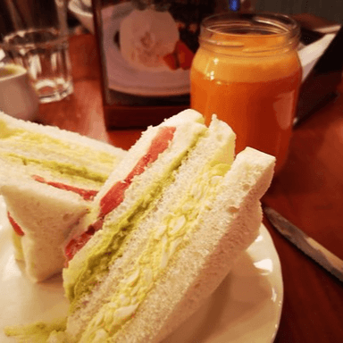 Combo : Jugo Clásico 1/2 Litro + Triple de la casa