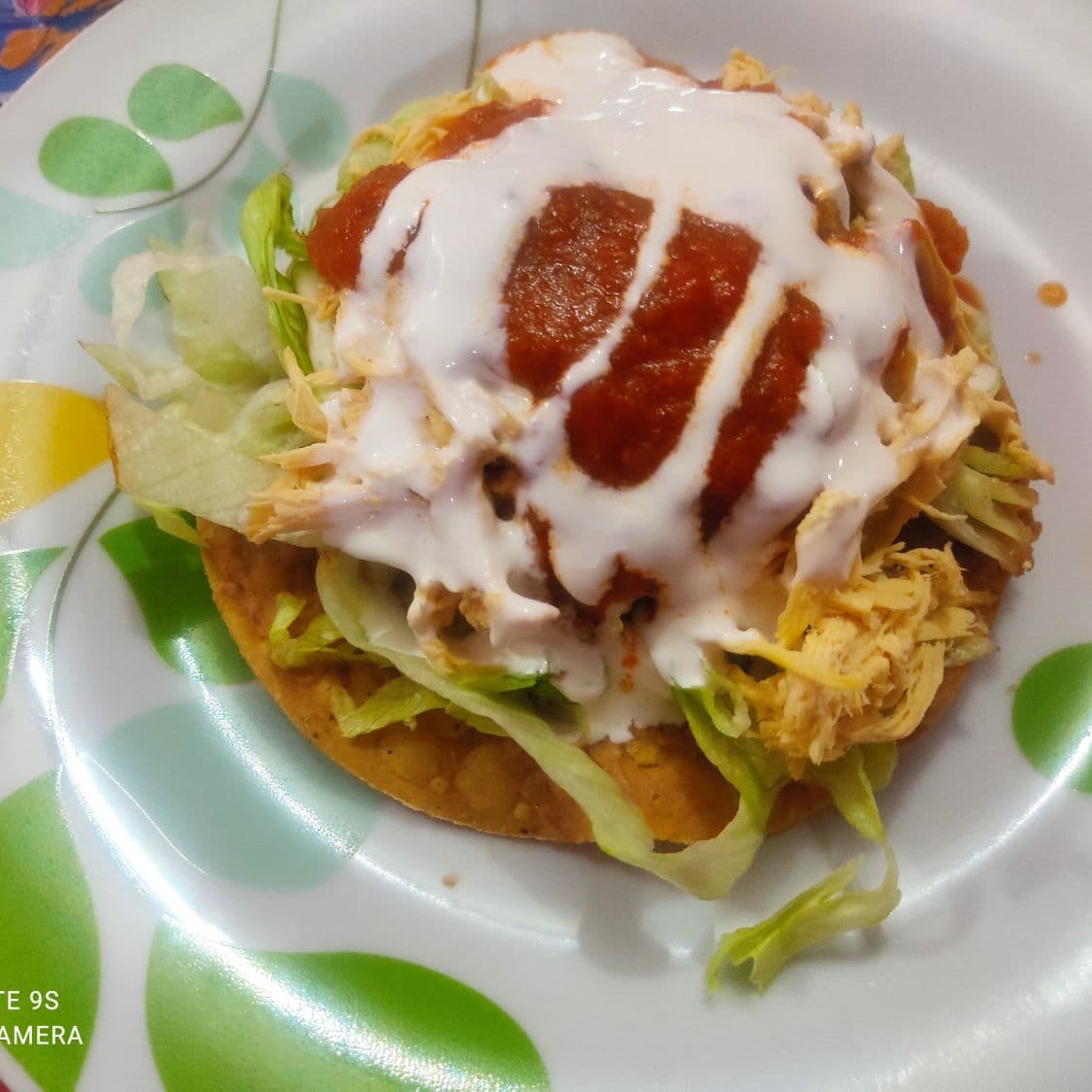 2 Tostada chica de pollo + vaso de agua
