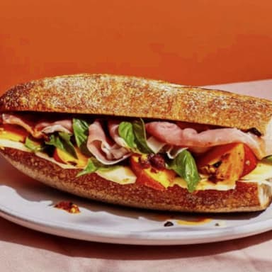 SANDWICH LUCAS (JAMON DE CERDO AHUMADO)
