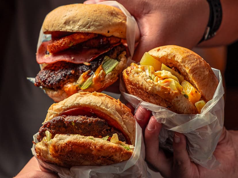 HAMBURGUESAS Y TORTAS JACKY